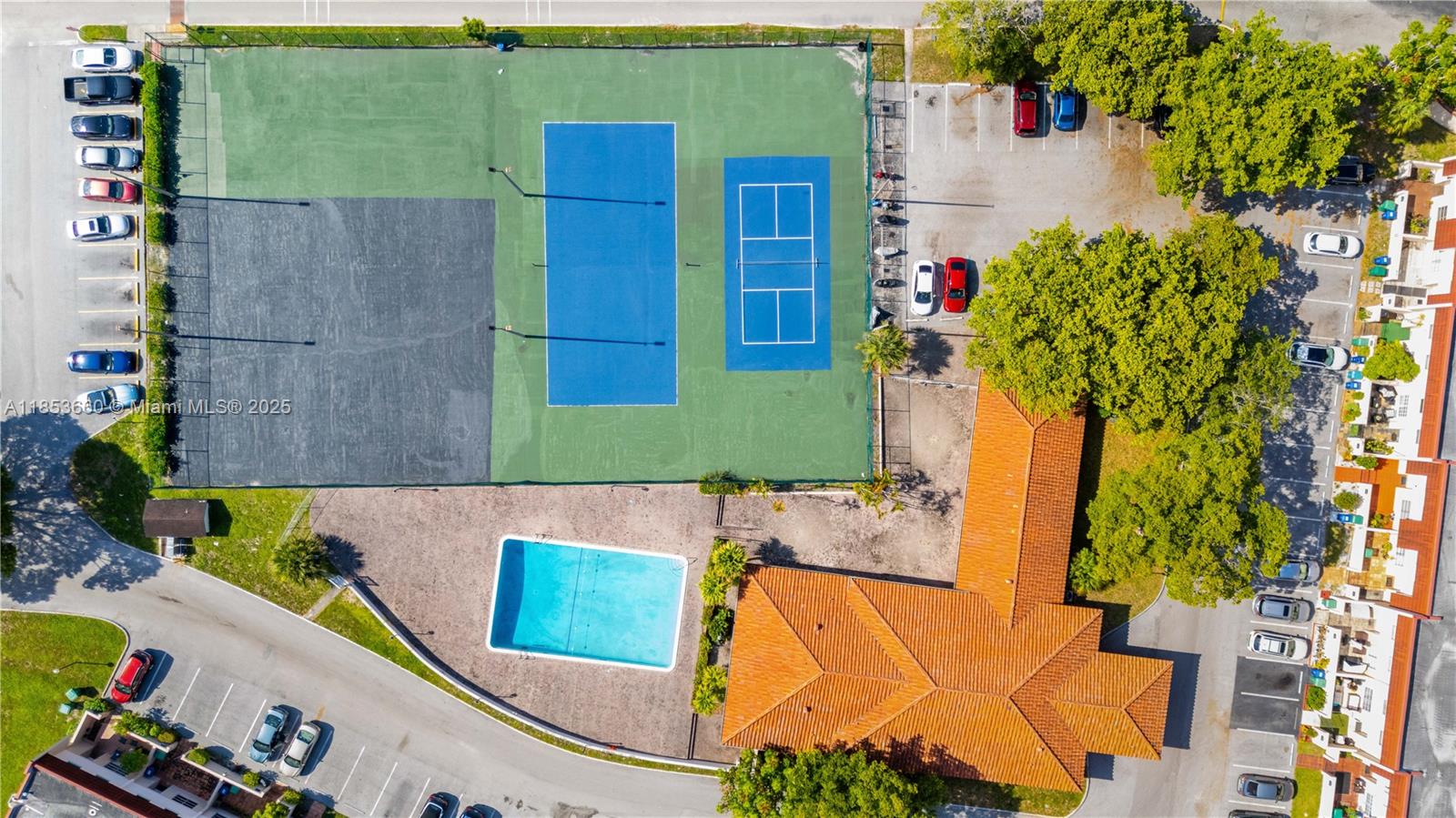 MANORS TOWNHOUSE - Residential