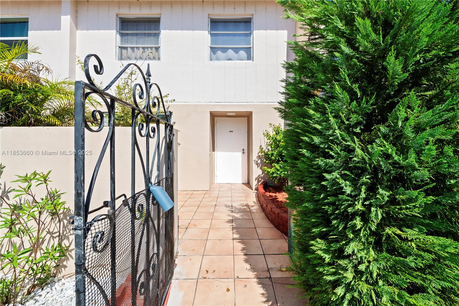 MANORS TOWNHOUSE - Residential