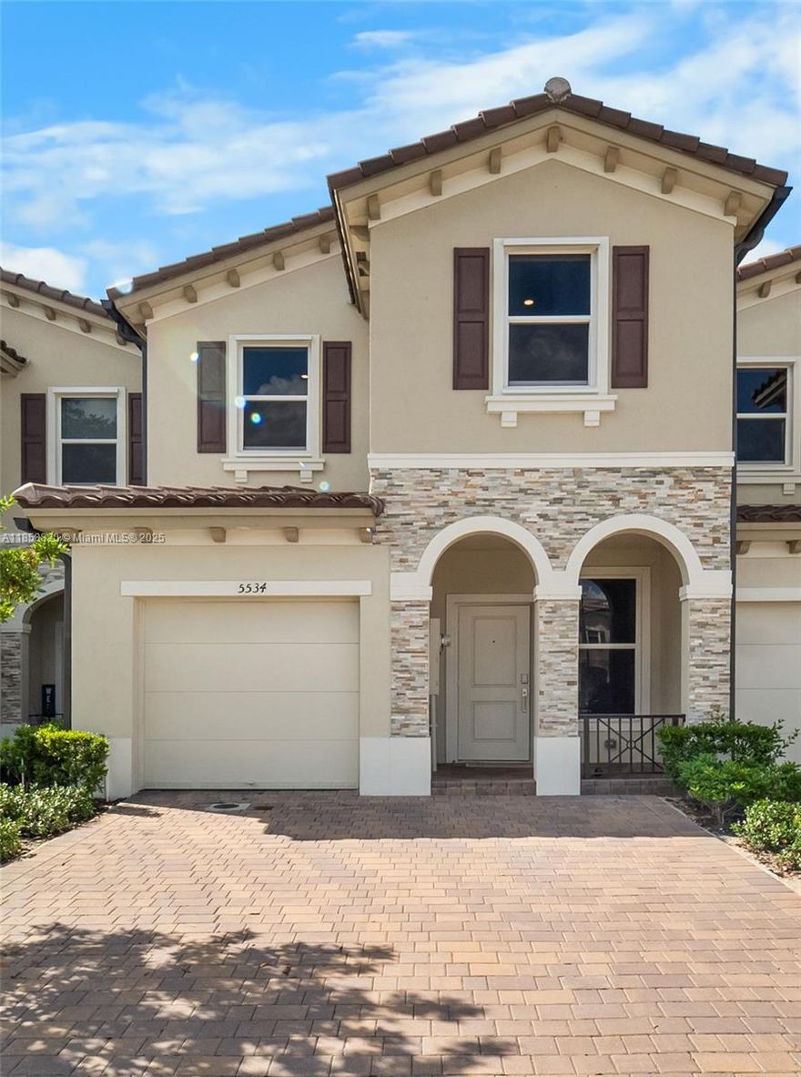 This beautiful lake view 2023 built two-story home features a desirable open-concept layout situated among the versatile living and dining rooms, a fully equipped kitchen and a spacious Great Room. Ideal for entertainment; Close by  glass sliding doors that extend out to an intimate patio with lake view.

* Ring security sistem and internet included