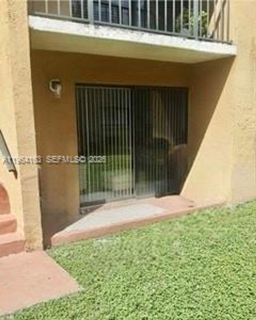 Beyond Beautiful and Cozy 3 Bedrooms Apt. Fully Updated Kitchen and Bathrooms. Excellent Condition
Washer and Dryer Inside UNIT.2 Parking Spaces plus Plenty of Parking. Minutes Away from Expressway Access. Very Private Community. Passed 40 Years Inspection and Condo Complex have Financial Reserves. In the Middle of the demanded Upper End Kendall Area of . You Will Fell in Love with It.