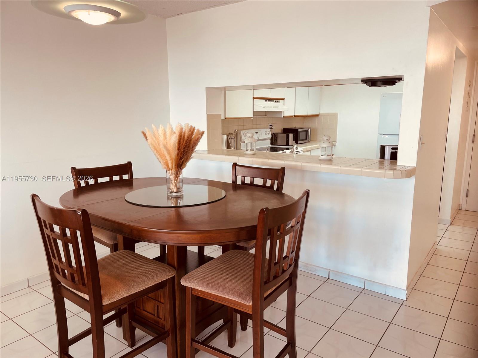 2555 Collins Ave 1804