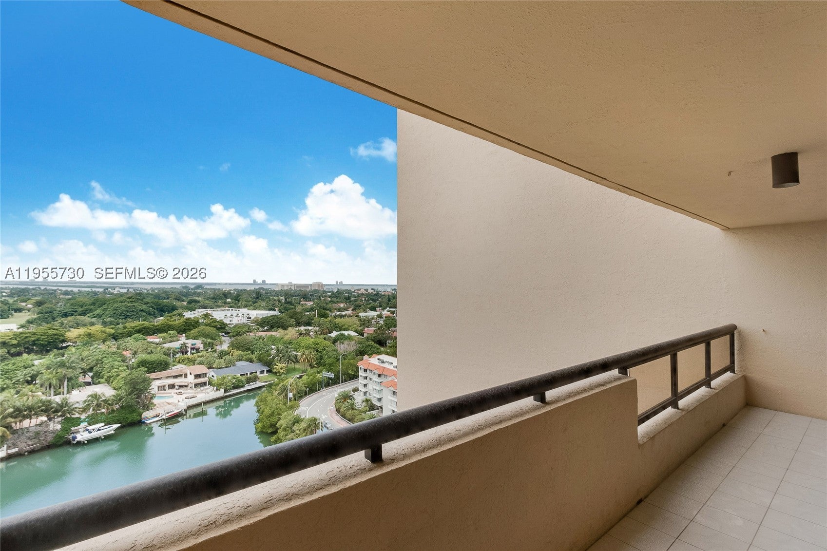 2555 Collins Ave 1804
