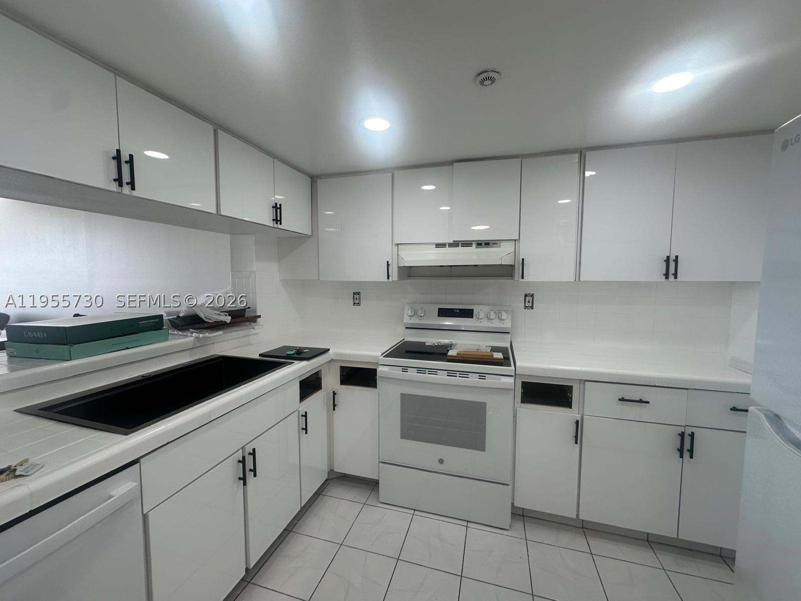 2555 Collins Ave 1804