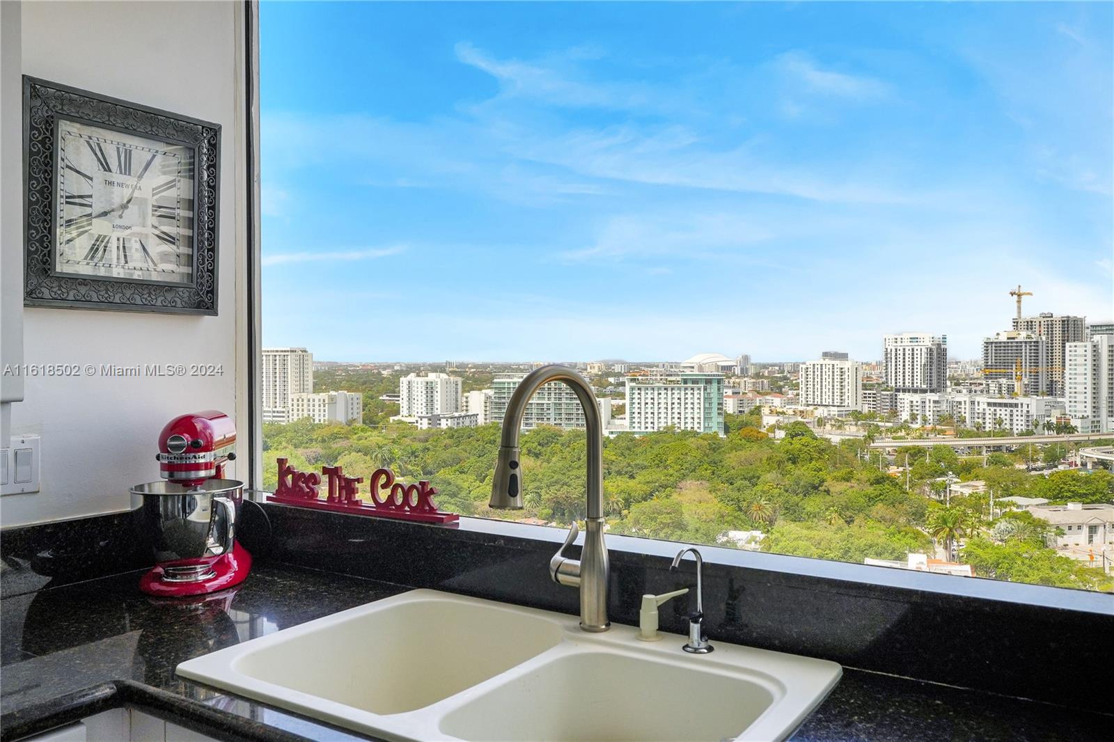 THE PALACE CONDO - Residential
