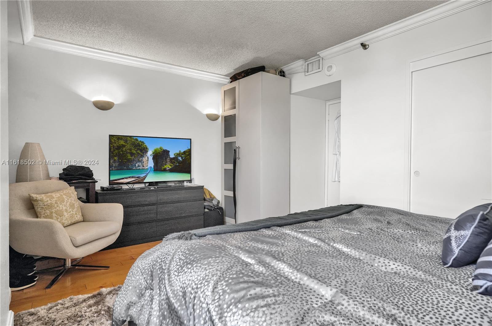 THE PALACE CONDO - Residential