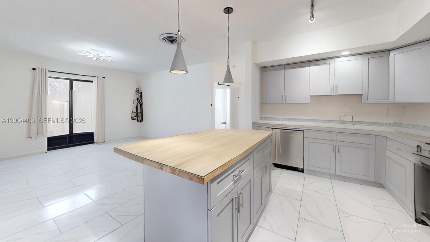 LAKESIDE ESTATES NO 2 - Residential Lease