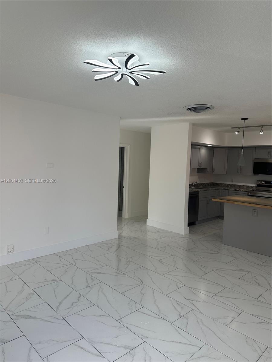 LAKESIDE ESTATES NO 2 - Residential Lease