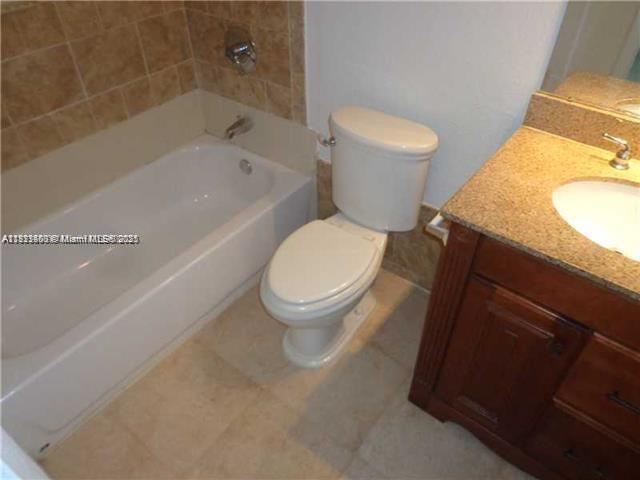 LAKESIDE CONDO AT LAUDERD - Residential Lease