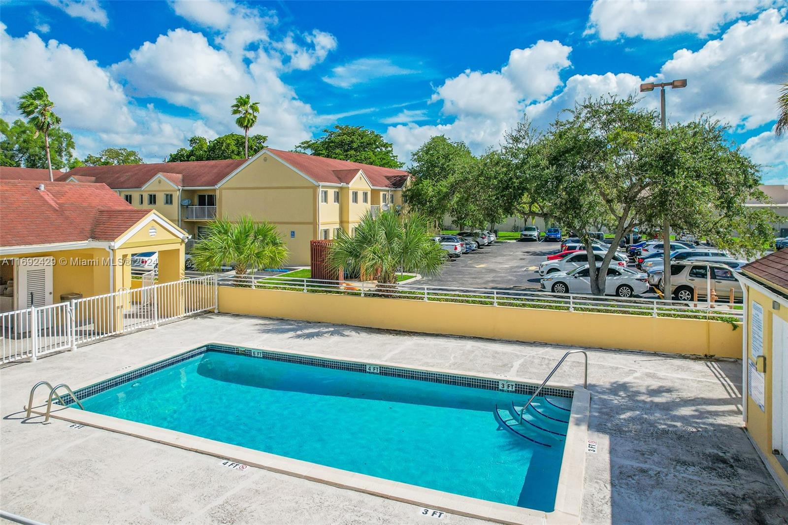 WILLOW WALK OF KENDALL CO - Residential