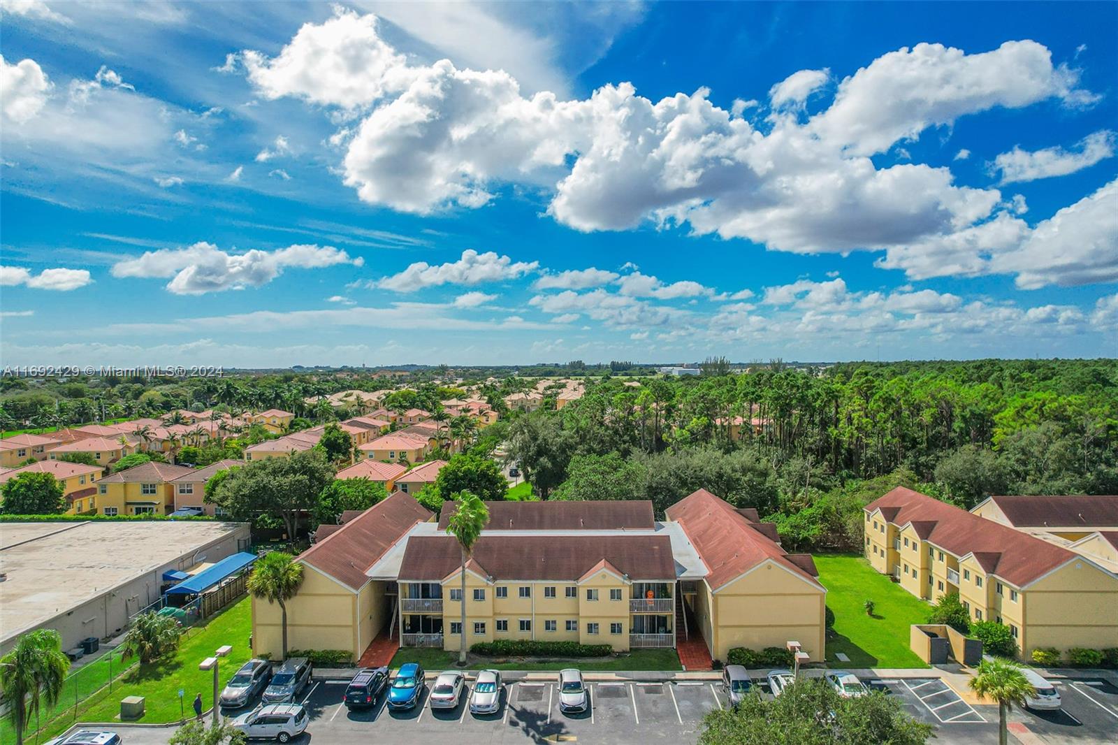 WILLOW WALK OF KENDALL CO - Residential