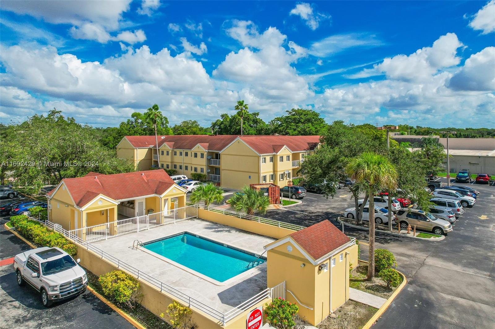 WILLOW WALK OF KENDALL CO - Residential