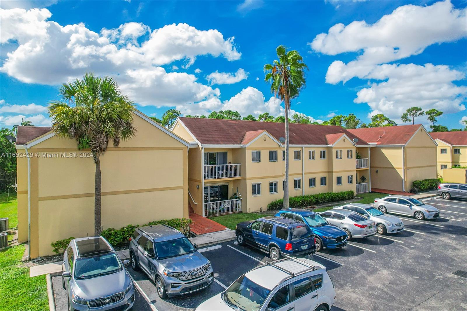 WILLOW WALK OF KENDALL CO - Residential