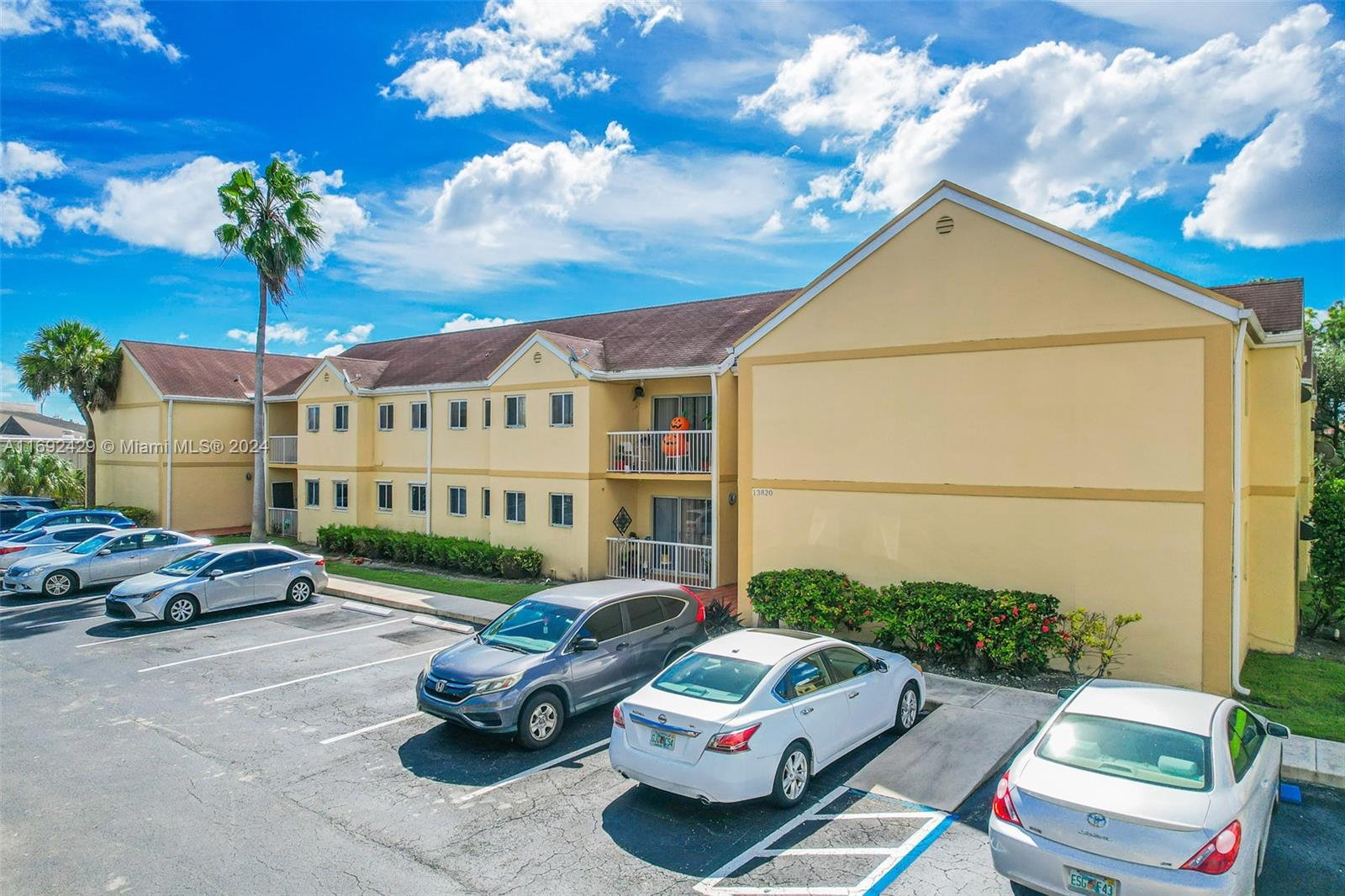 WILLOW WALK OF KENDALL CO - Residential