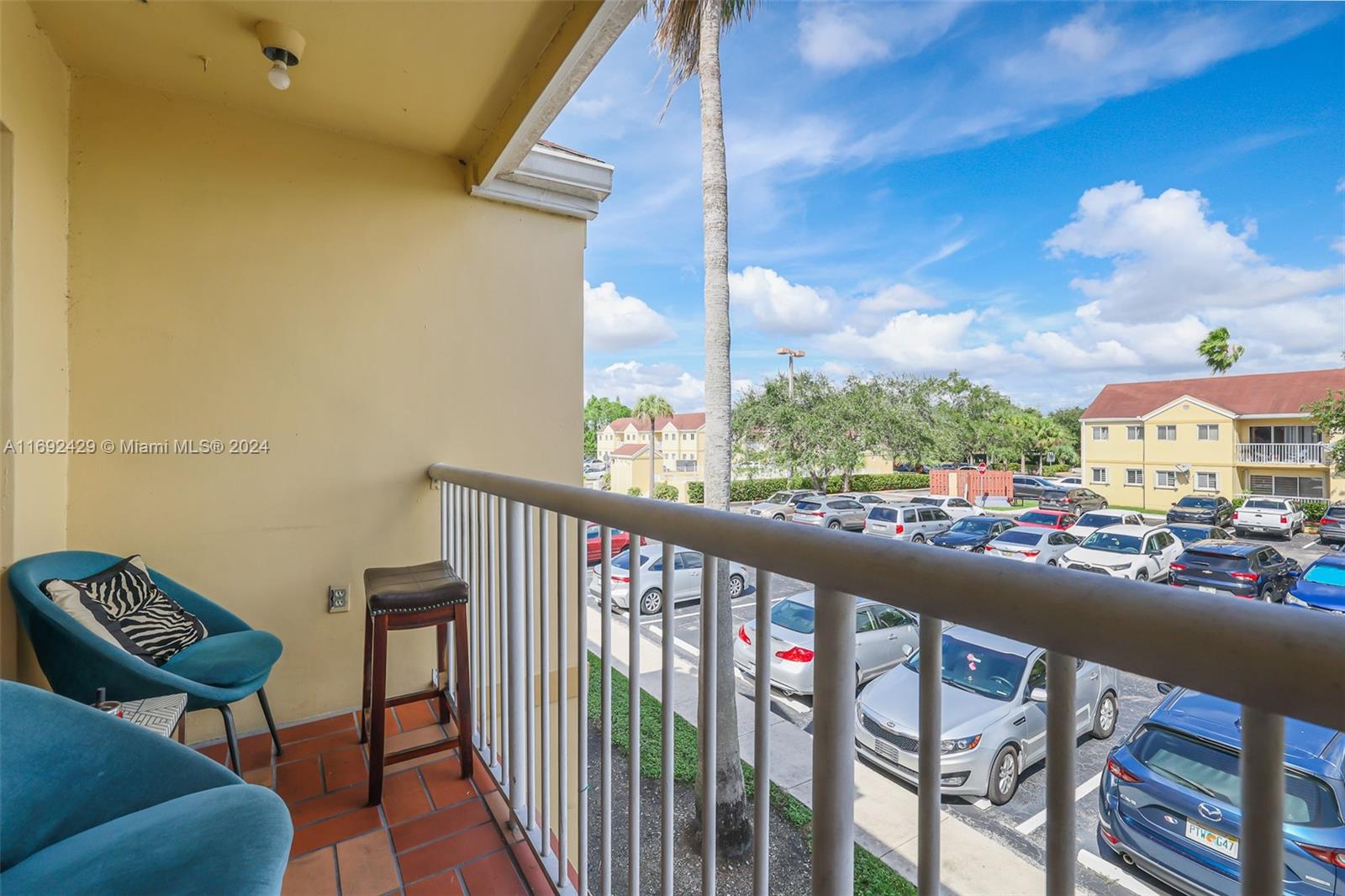 WILLOW WALK OF KENDALL CO - Residential