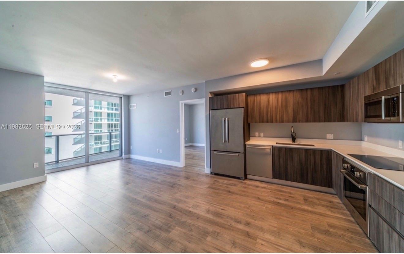 ARIA ON THE BAY CONDO - Residential