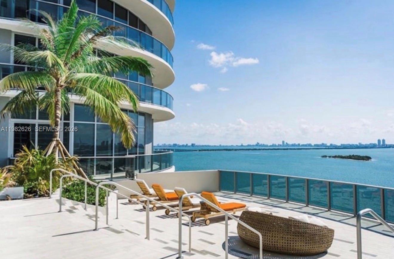 ARIA ON THE BAY CONDO - Residential