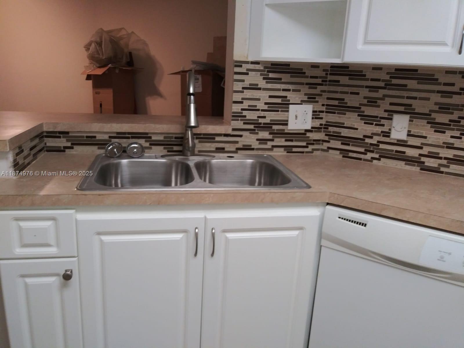 Charming 2/2 at Mediterranean Villas. Second-floor unit newly painted, laminated floor in the
entire unit, washer and dryer inside. Two parking spaces. Beautiful and quiet gated neighborhood with clubhouse, pool, gym, and conveniently located near Palmetto Expressway and I-75. NO PETS per HOA