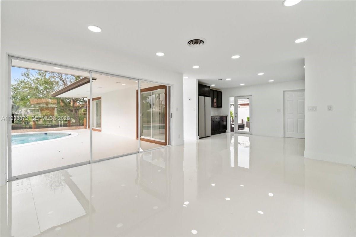 ROYAL PALM ACRES THIRD SE - Residential