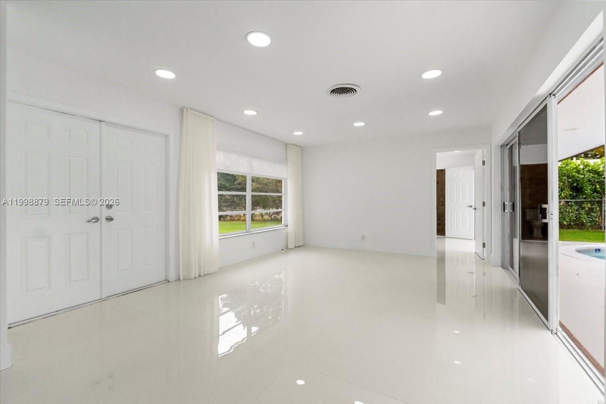 ROYAL PALM ACRES THIRD SE - Residential