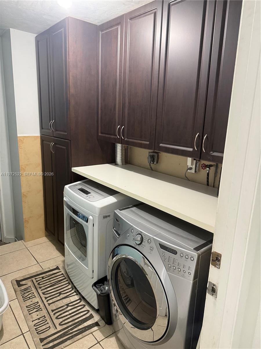 COUNTRY LAKE MANORS SEC 3 - Residential