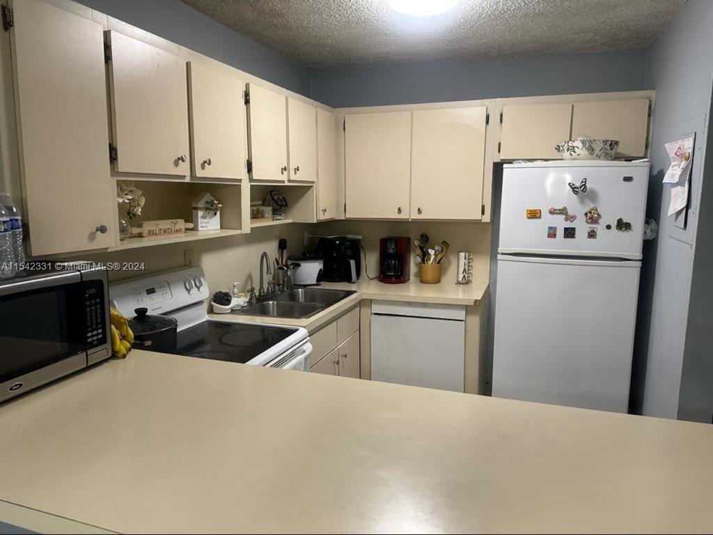 UNIQUE CONDO UNIT FOR SALE! 2 BEDS 2 BATH , EXCELENT FOR INVESTORS! UNIT RENTED $2000. EXCELLENT LOCATION! IN THE HEART OF HIALEAH. SEND OFFER TODAY