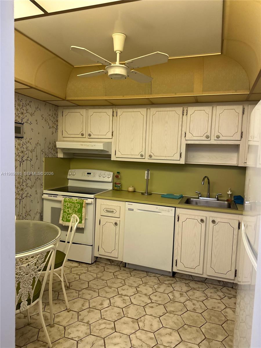 FOURTH GULFSTREAM GARDEN - Residential Lease