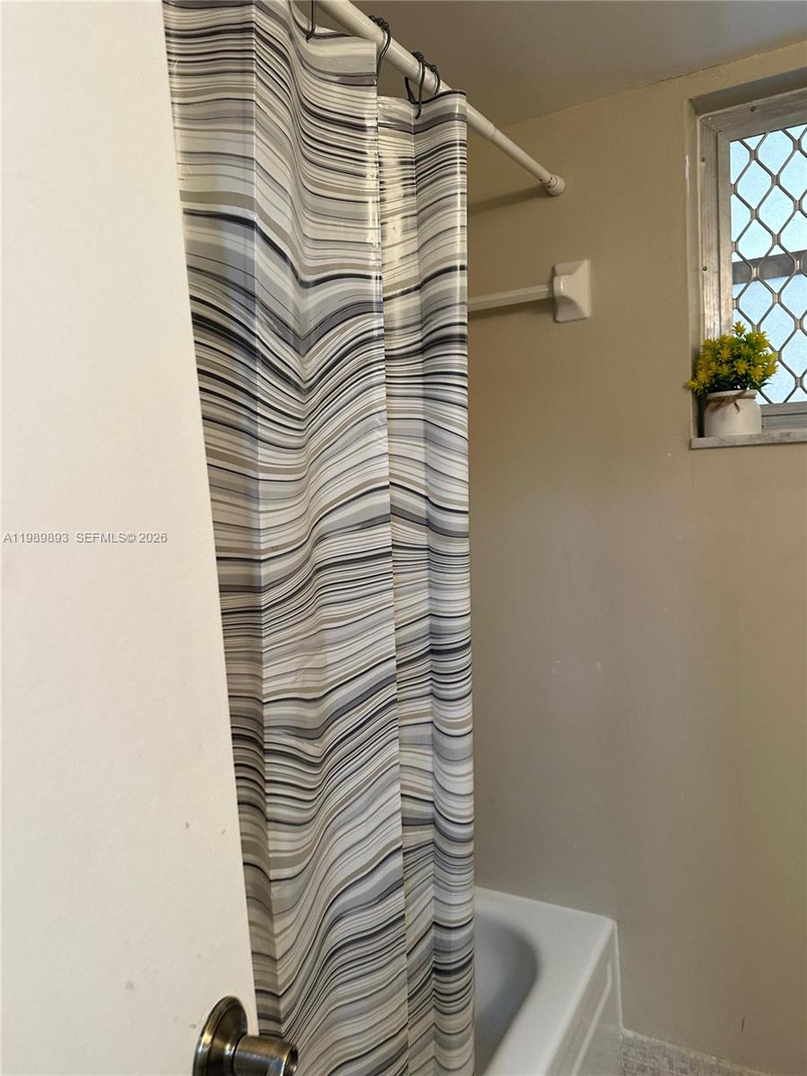 FOURTH GULFSTREAM GARDEN - Residential Lease