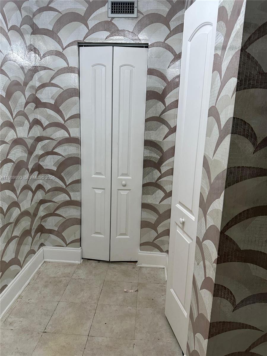 FOURTH GULFSTREAM GARDEN - Residential Lease