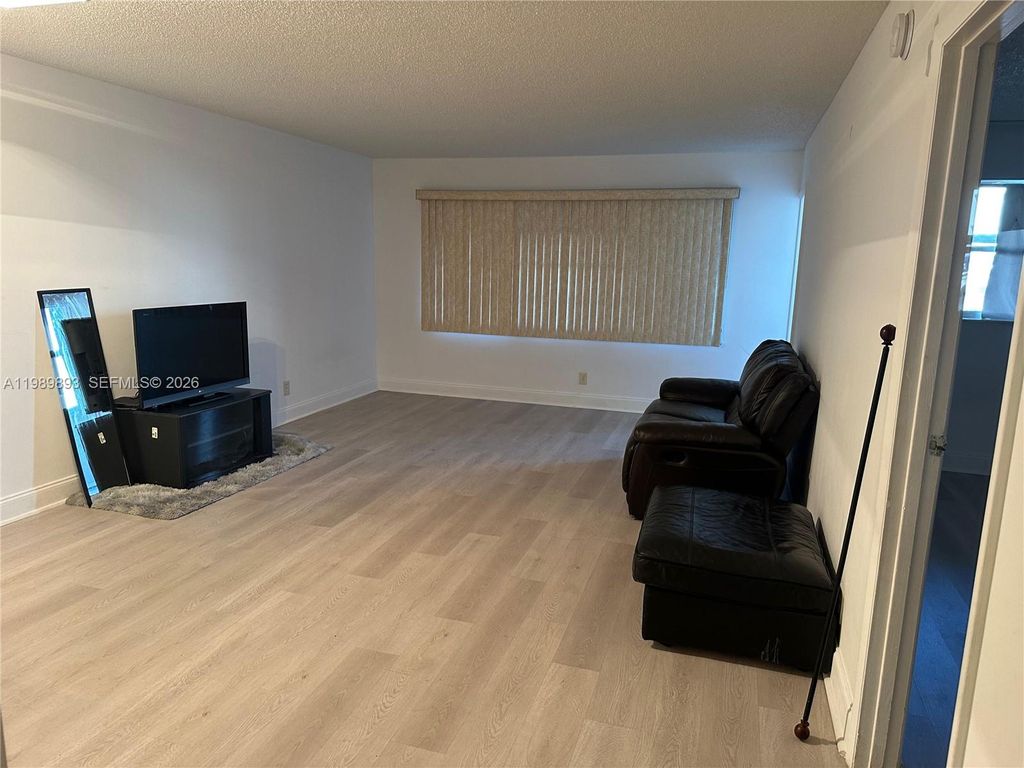 Photo of 410 SE 2nd St #118, Hallandale Beach, FL 33009 (MLS # A11989893)