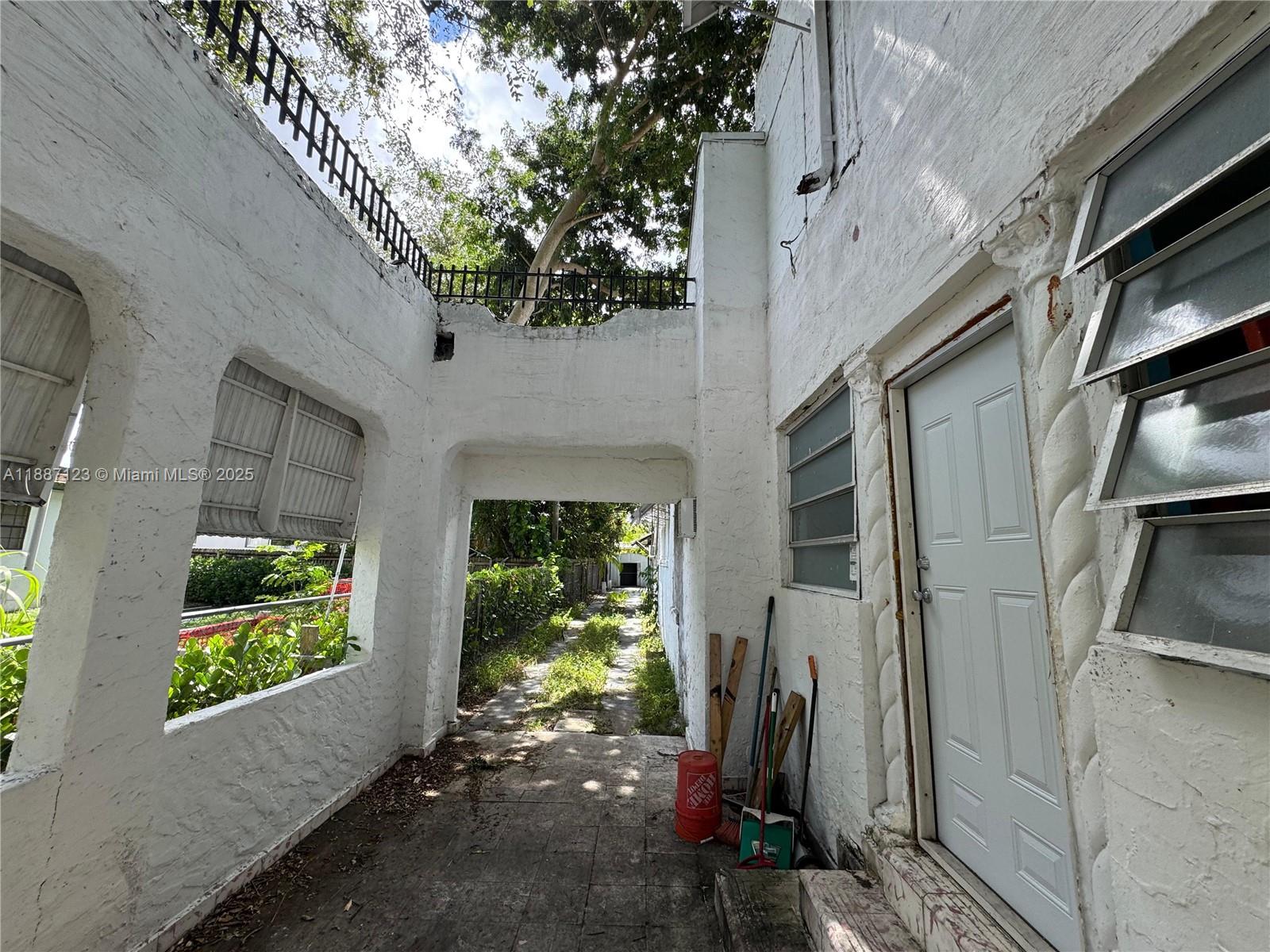 1920 SW 13th St