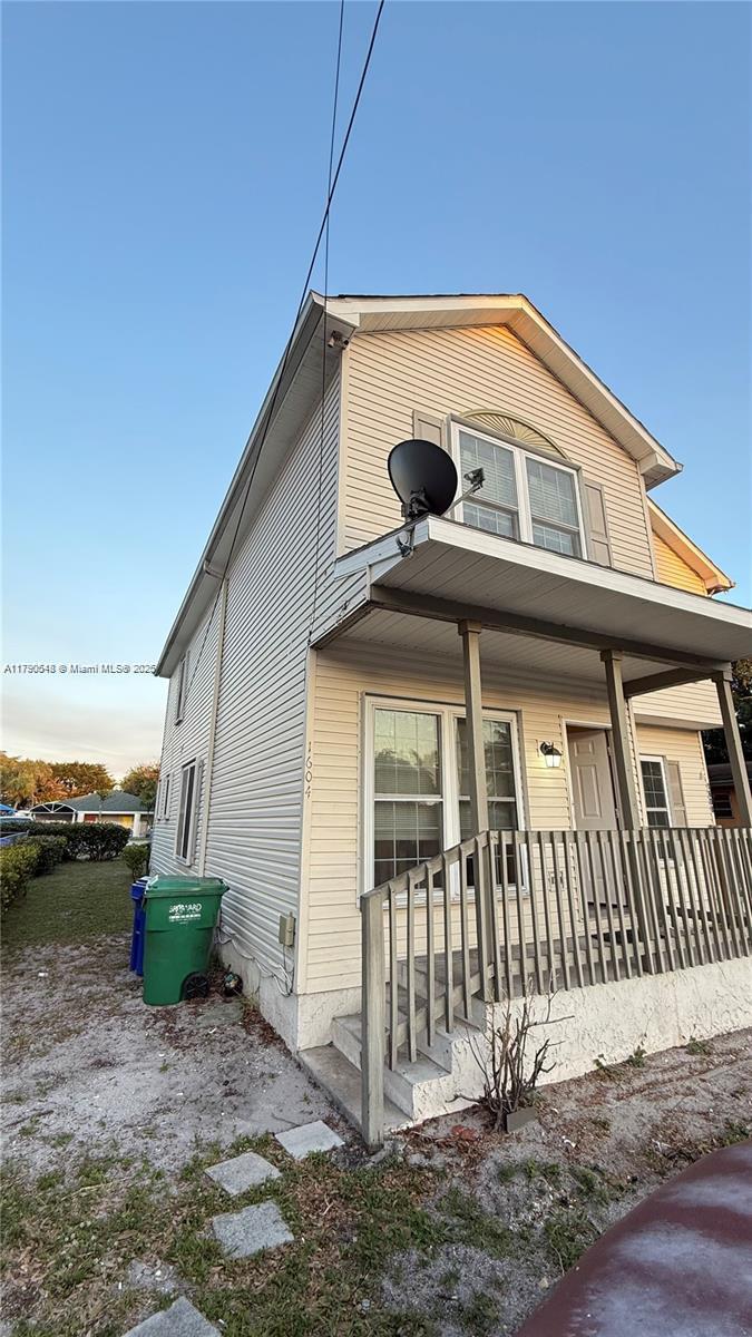 1604 SW 44th 1600