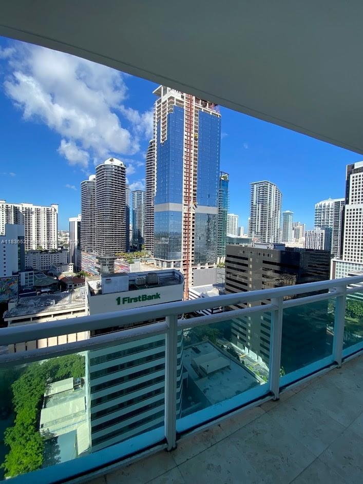THE PLAZA 901 BRICKELL CO - Residential