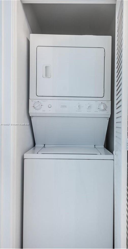 THE PLAZA 901 BRICKELL CO - Residential