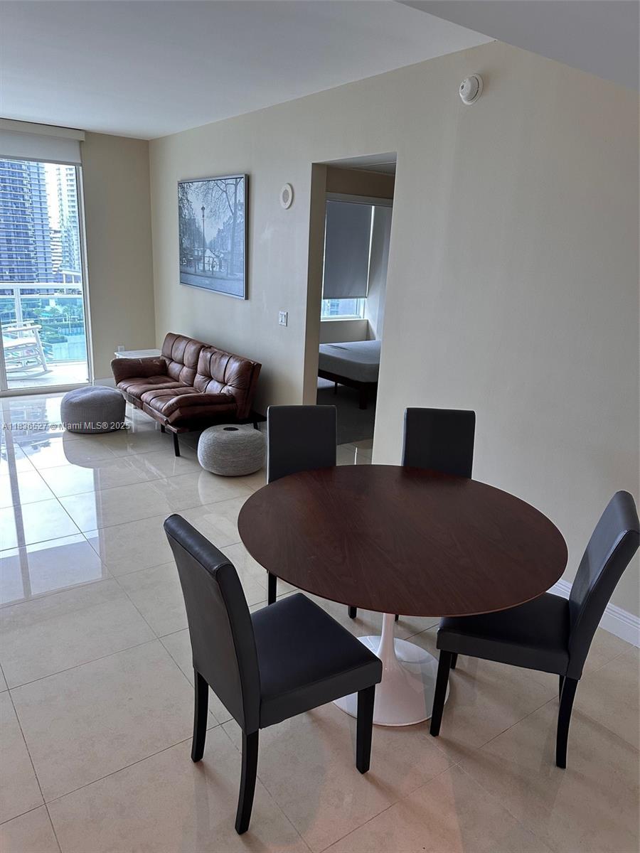 951 Brickell Ave 2405, Miami, FL, 33131/$760,000 4 951 Brickell Ave 2405