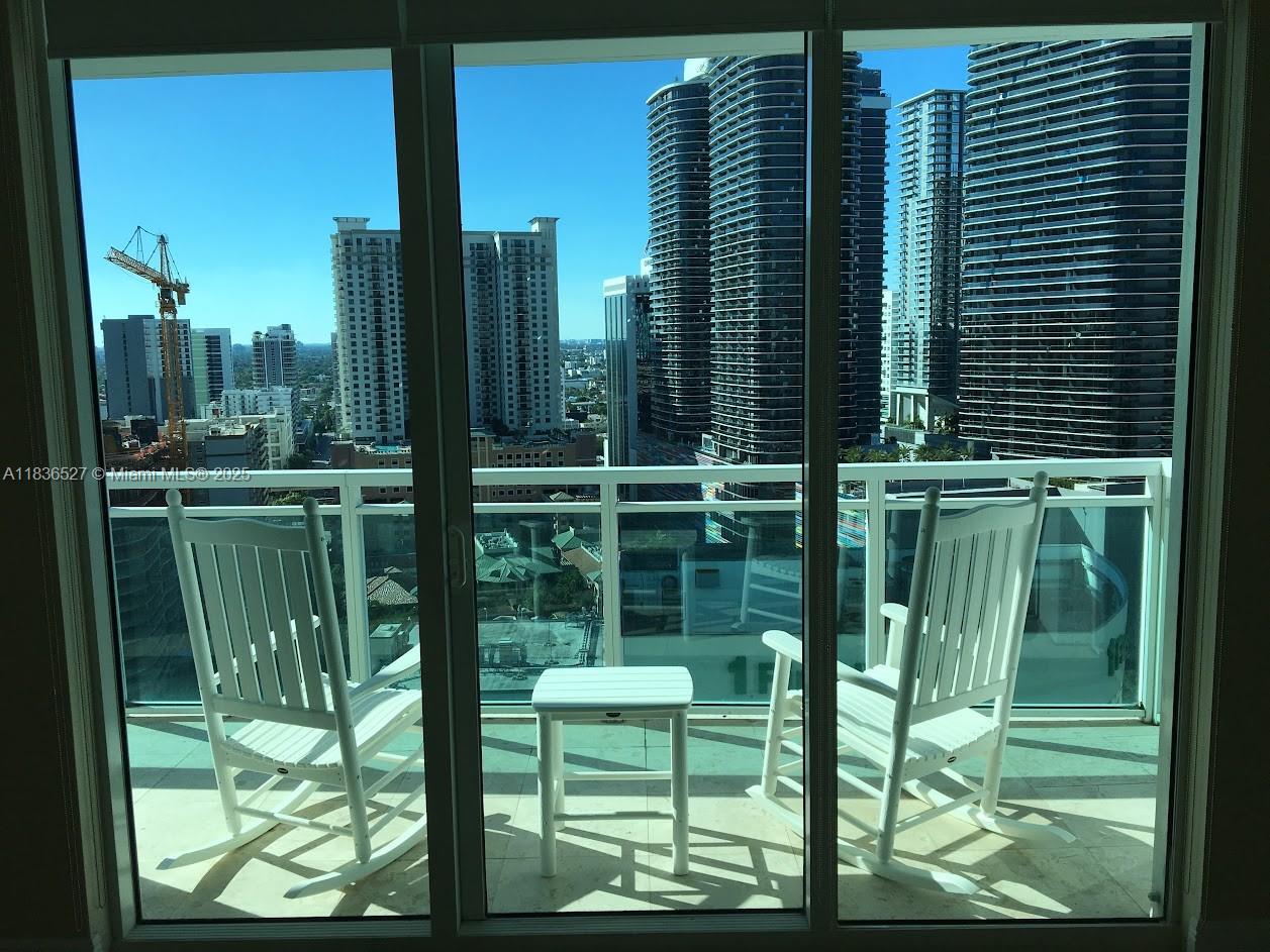 951 Brickell Ave 2405, Miami, FL, 33131/$760,000 1 951 Brickell Ave 2405