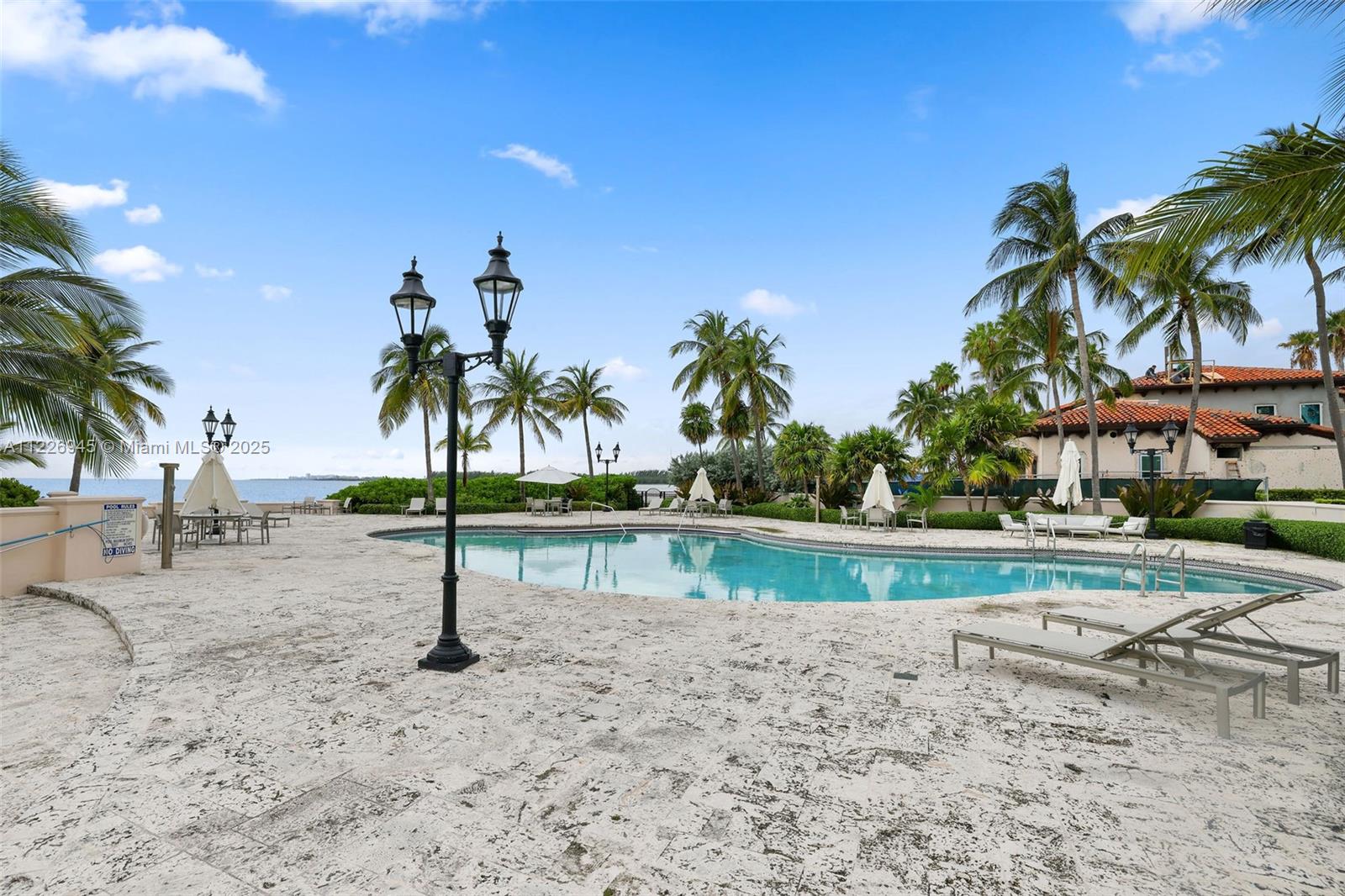SEASIDE CONDO - Residential