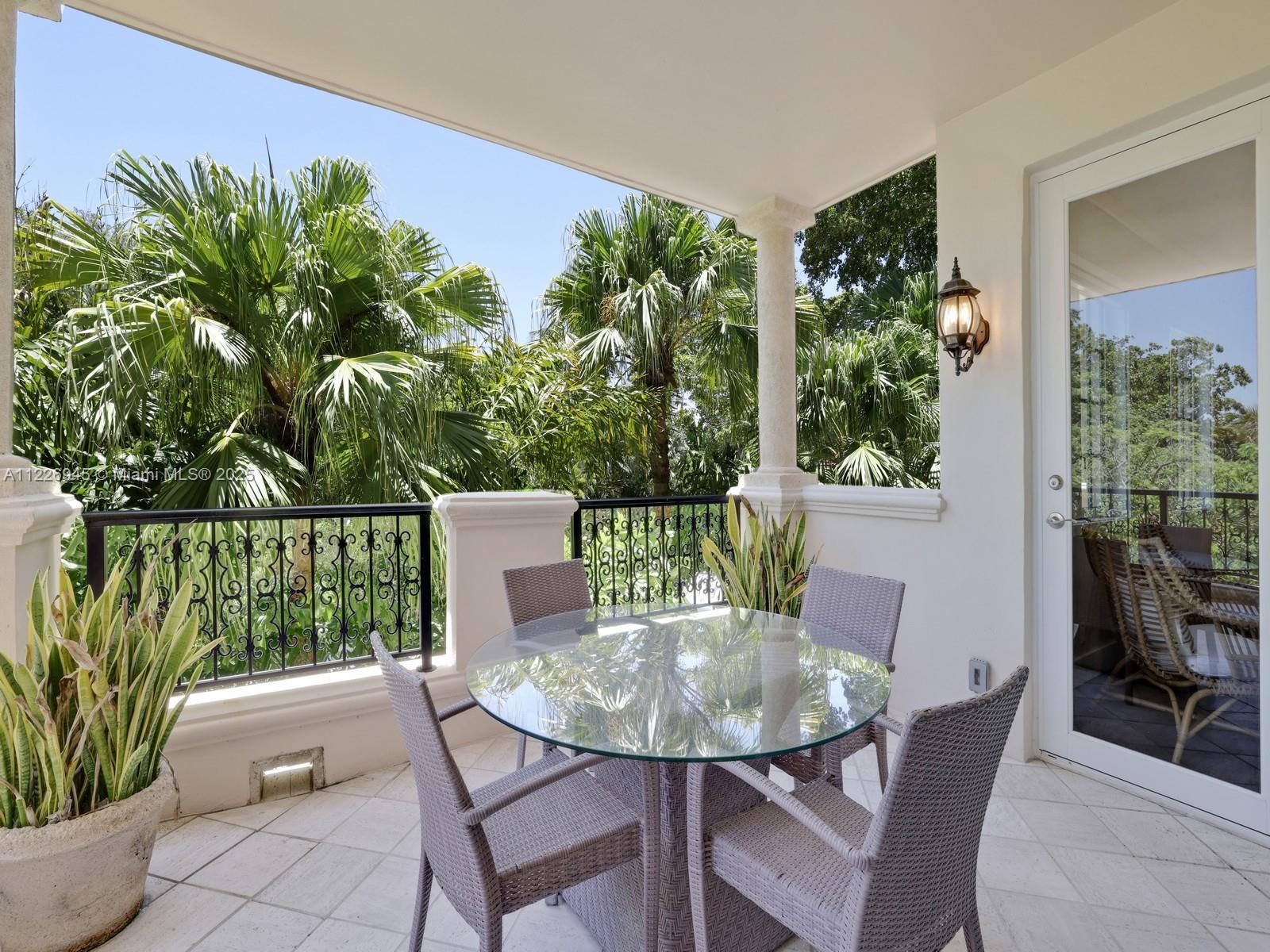 SEASIDE CONDO - Residential
