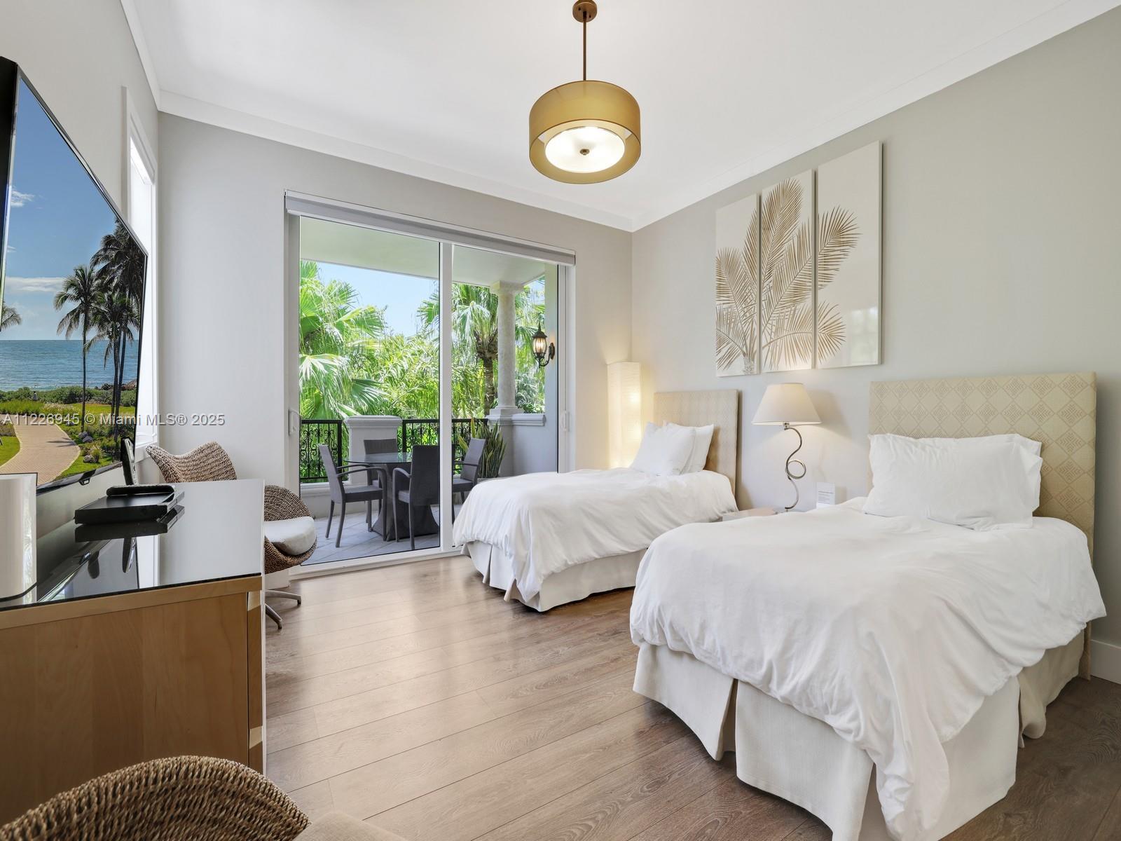 SEASIDE CONDO - Residential