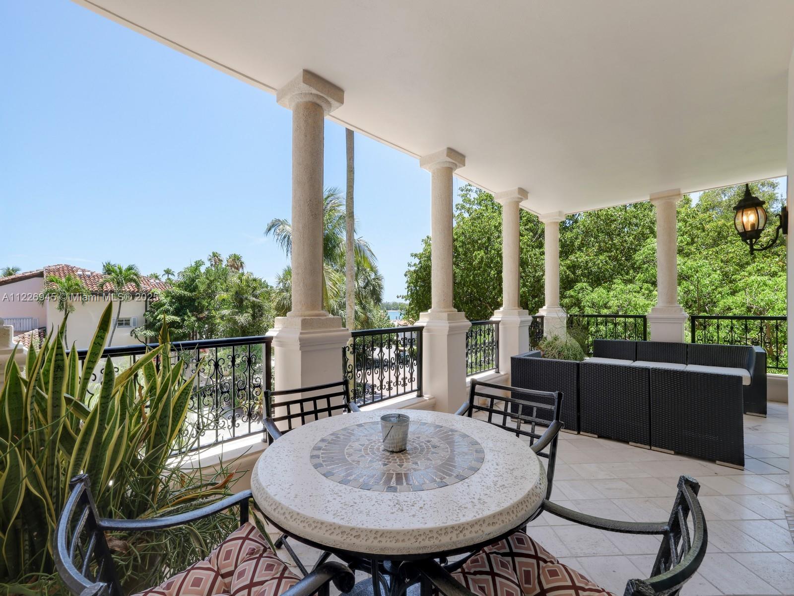 SEASIDE CONDO - Residential