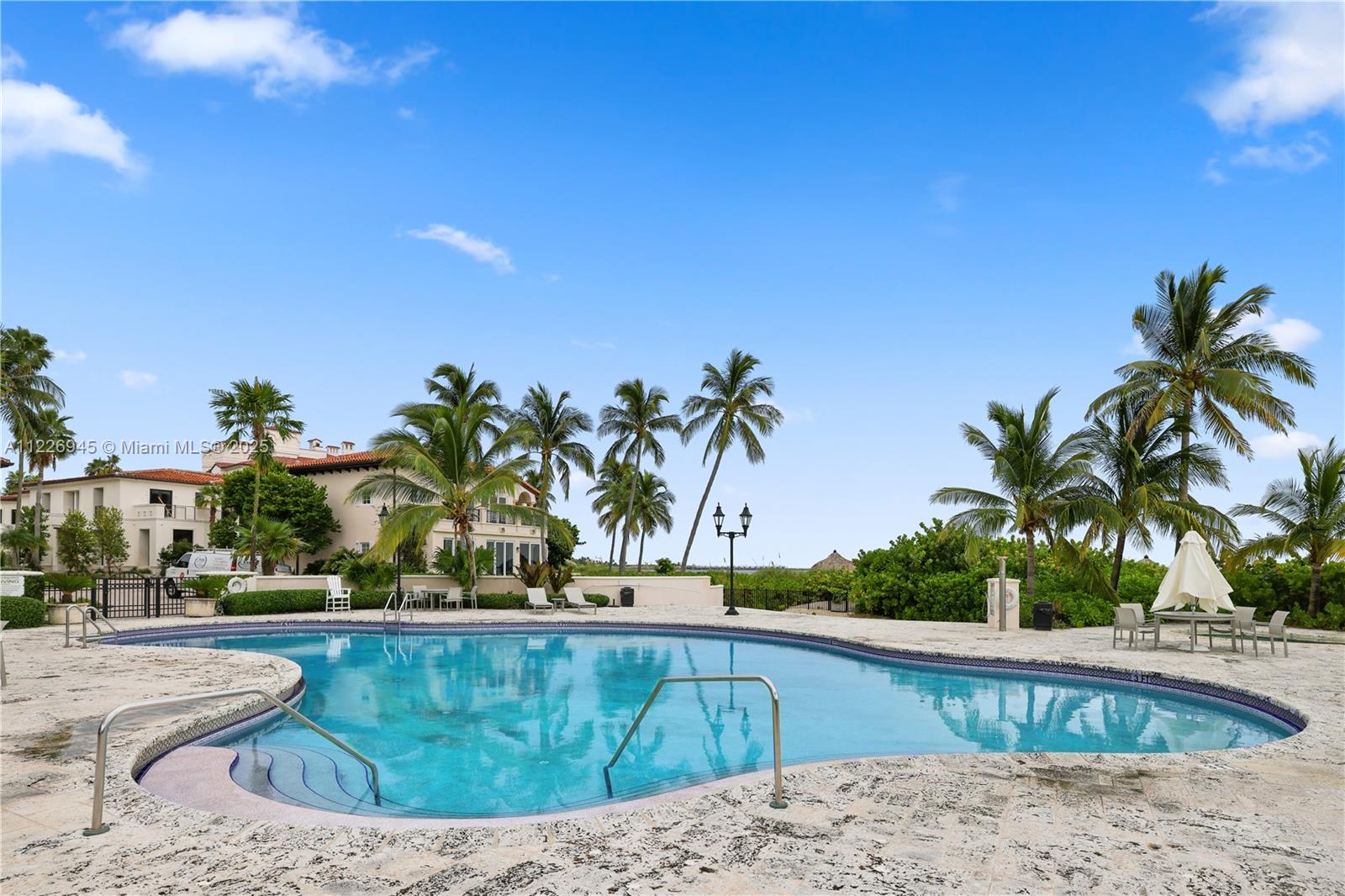 SEASIDE CONDO - Residential