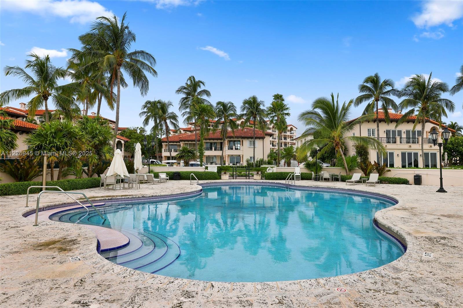 SEASIDE CONDO - Residential