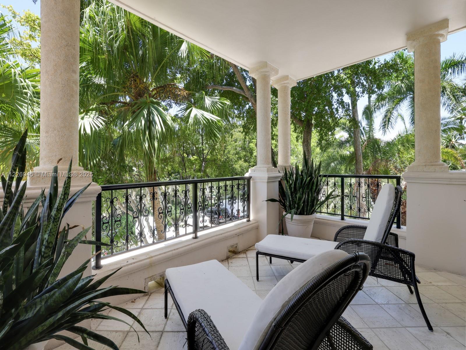 SEASIDE CONDO - Residential