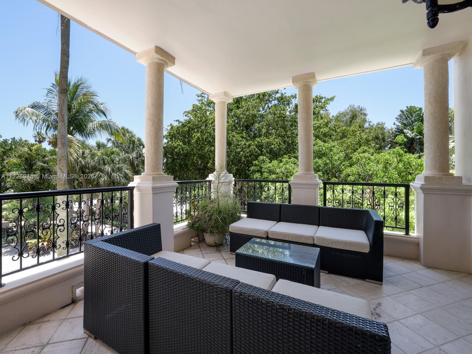 SEASIDE CONDO - Residential