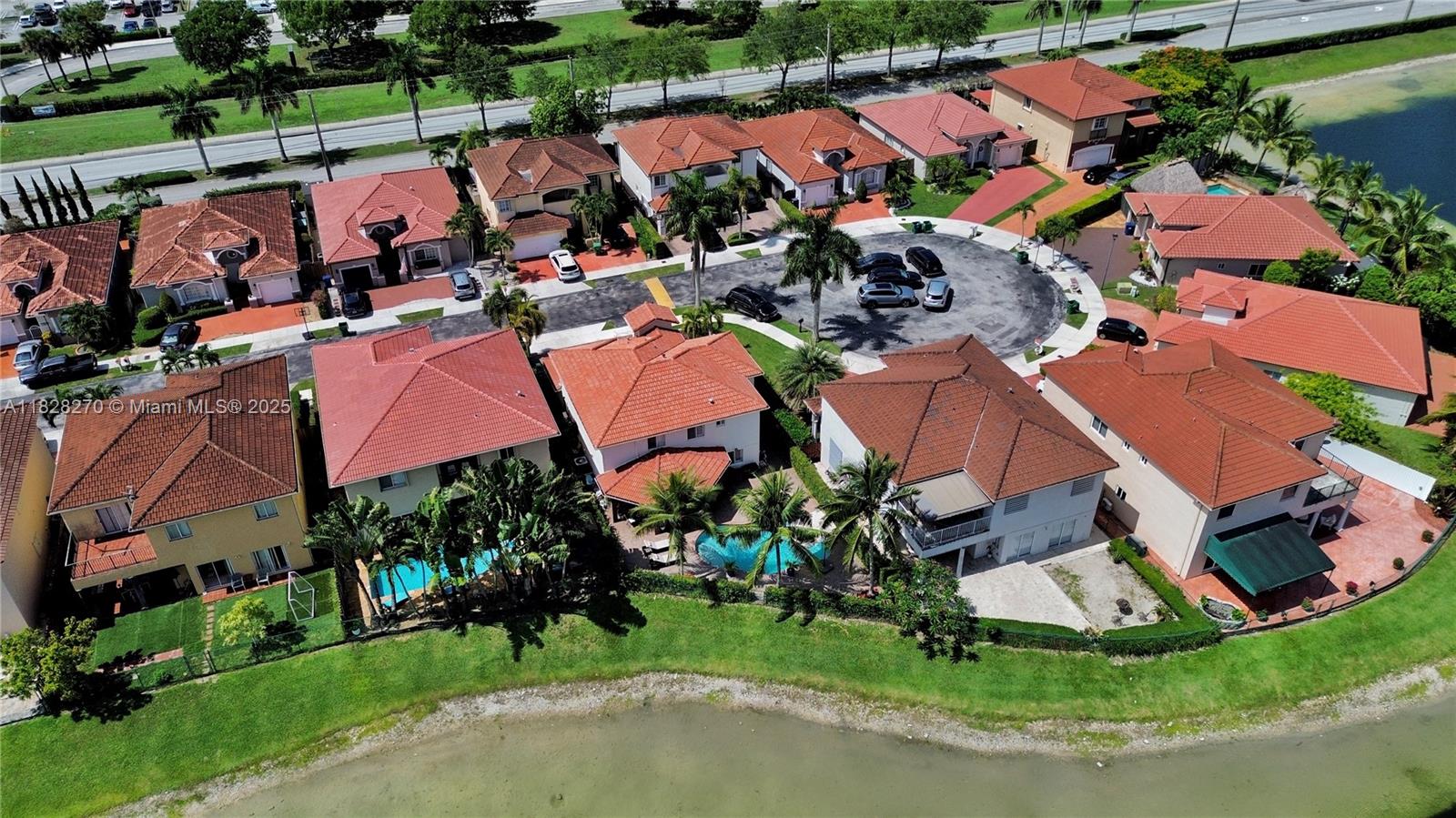 PELICANS POINT AT MILLER - Residential