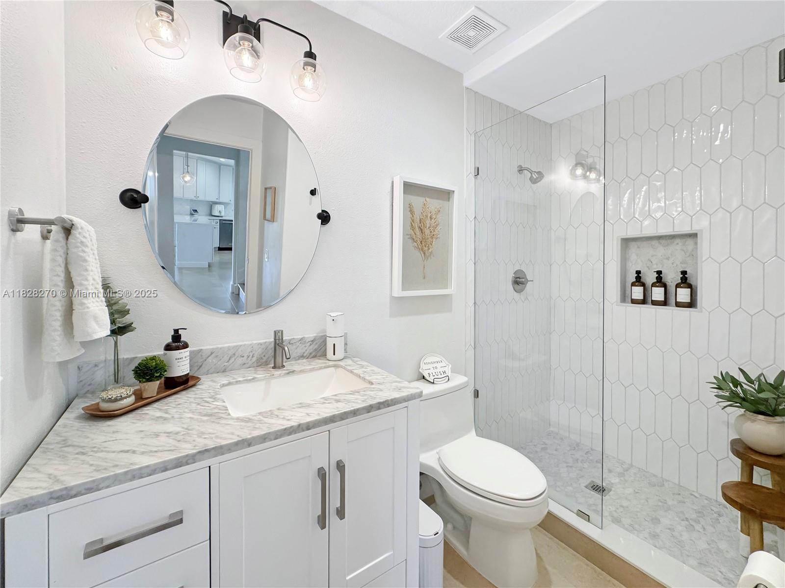 PELICANS POINT AT MILLER - Residential