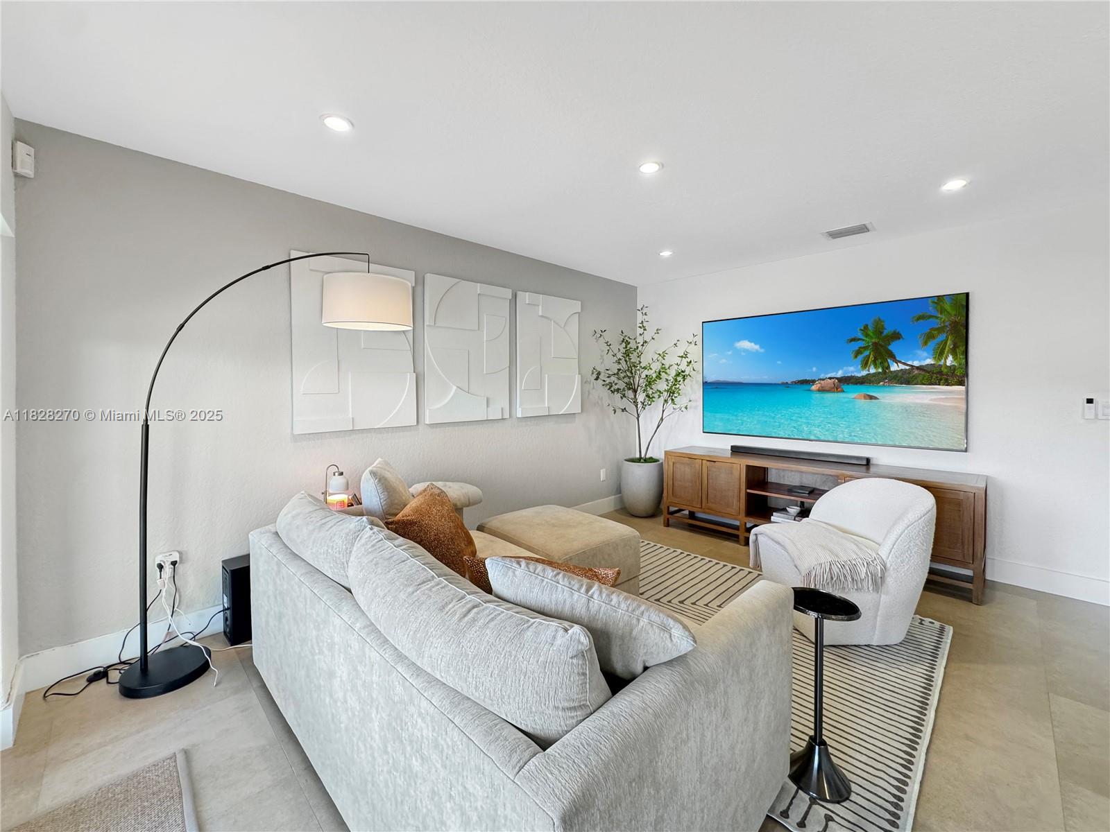 PELICANS POINT AT MILLER - Residential