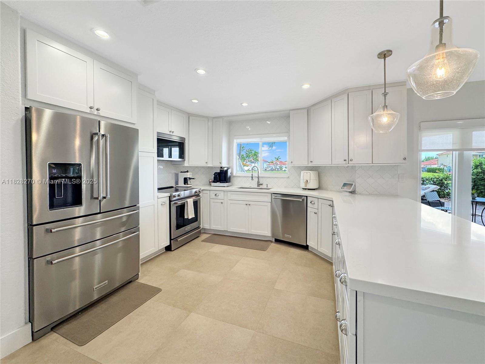 PELICANS POINT AT MILLER - Residential