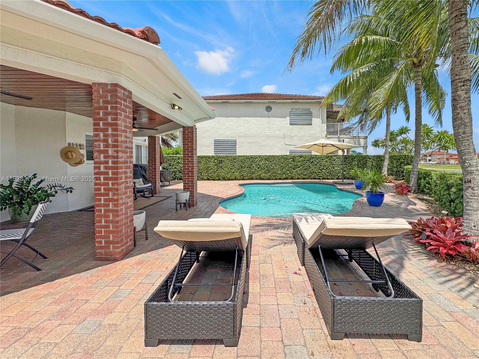 PELICANS POINT AT MILLER - Residential