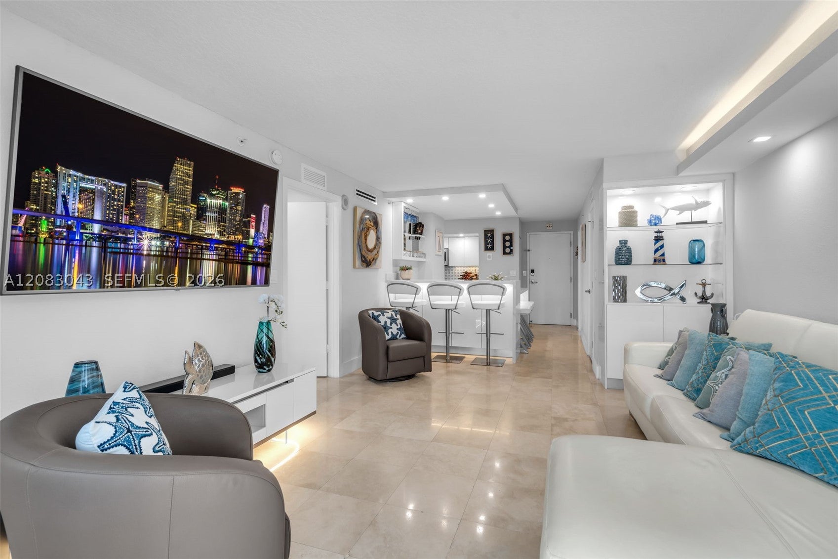 6917 Collins Ave 706