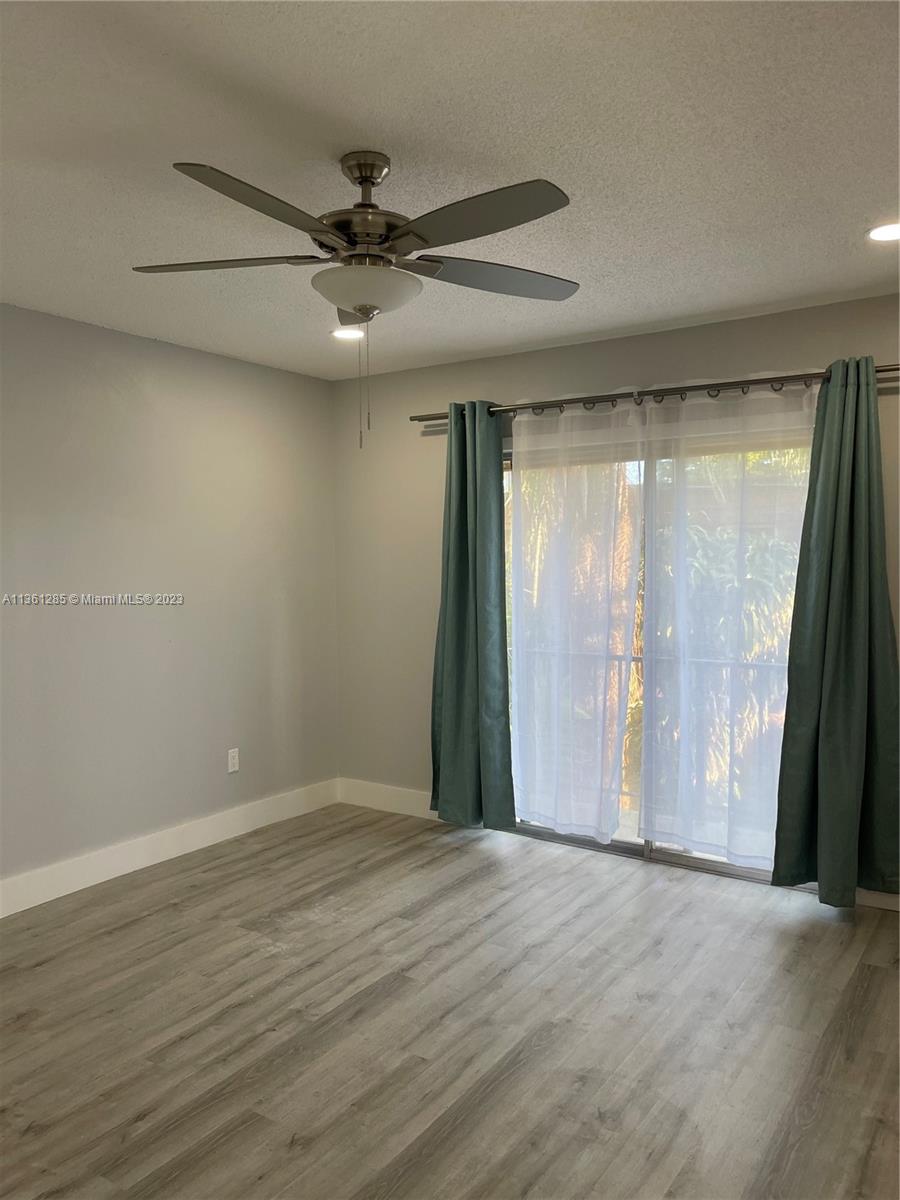 CORAL REEF TOWNHOUSES COND - Residential Lease